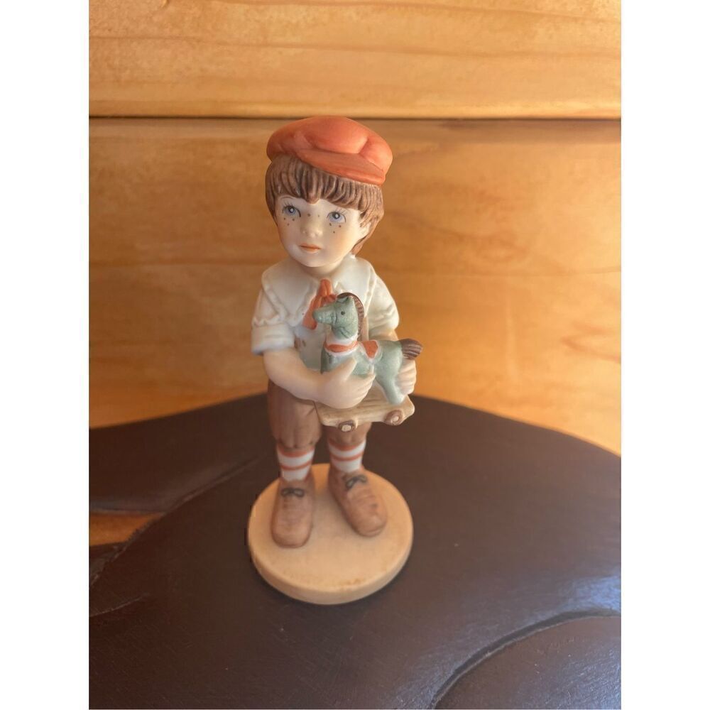 APPLAUSE WALLACE BERRIE Figurines  Boy  #3648  - 1984